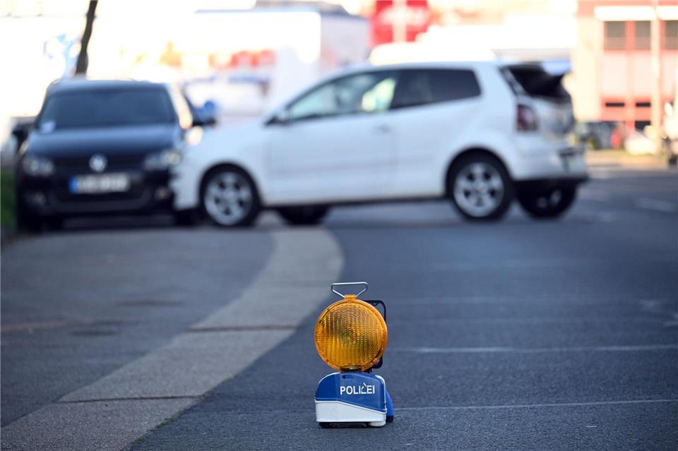 Bei einer Auseinandersetzung in Mönchengladbach sind zwei Menschen verletzt worden. Federico Gambarini/dpa