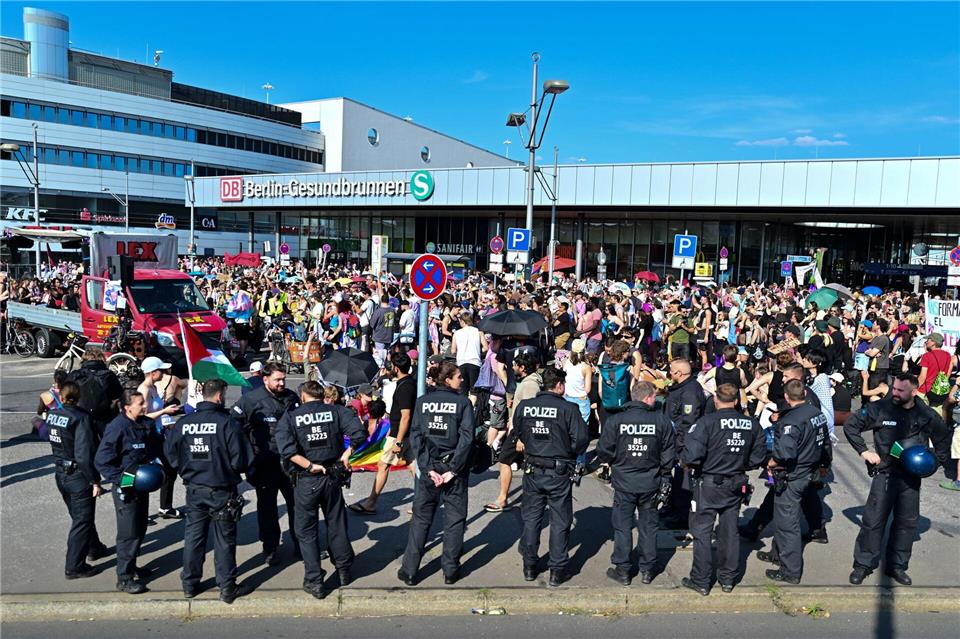 Bei einer Demo kam es zu Zwischenfällen.Sebastian Gollnow/dpa