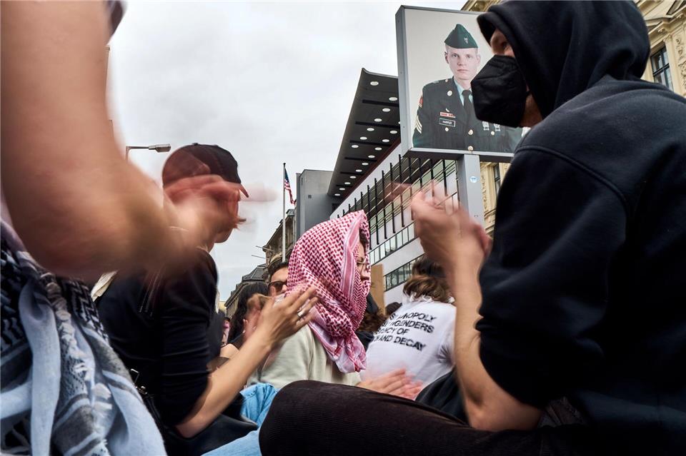 Bei einer Demo zum gleichen Thema in Berlin gab es viele Festnahmen (Archivbild).  Michael Ukas/dpa