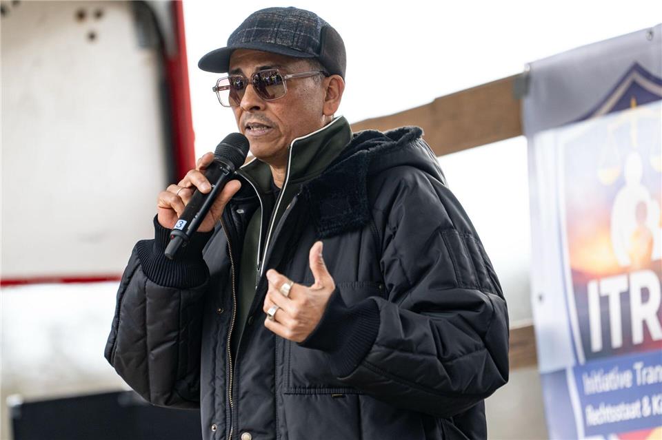 Bei einer Demonstration von Verschwörungsanhängern in Berlin trat Sänger Xavier Naidoo auf.Fabian Sommer/dpa