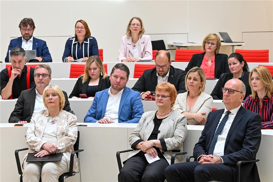 Bei einer Gedenkveranstaltung im Landtag wurde der Opfer des DDR-Volksaufstandes vor 73 Jahren gedacht. Soeren Stache/dpa
