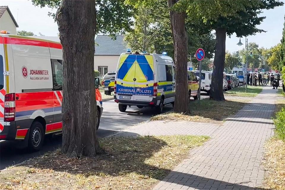 Bei einer Gewalttat an einem Schulcampus in Gosen-Neu Zittau in Brandenburg sind zwei Menschen ums Leben gekommen.Moritz Deckwerth/dpa
