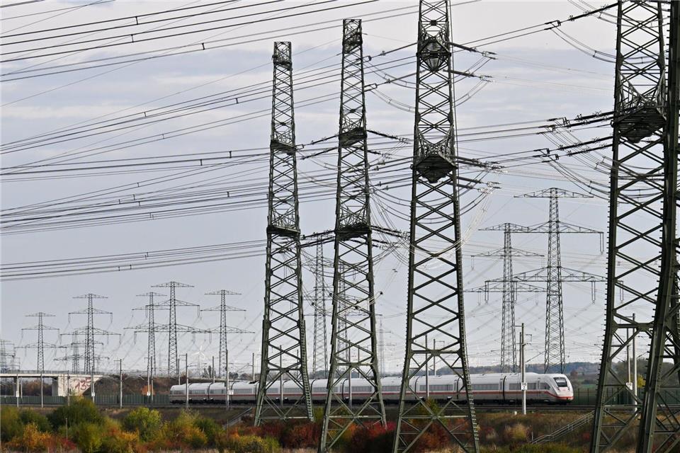 Bei einer Konferenz zum Thema Sicherheit in Leipzig warnen Experten: Cyberangriffe und Sabotage bedrohen bereits heute die Versorgung. (Symbolbild)Martin Schutt/dpa