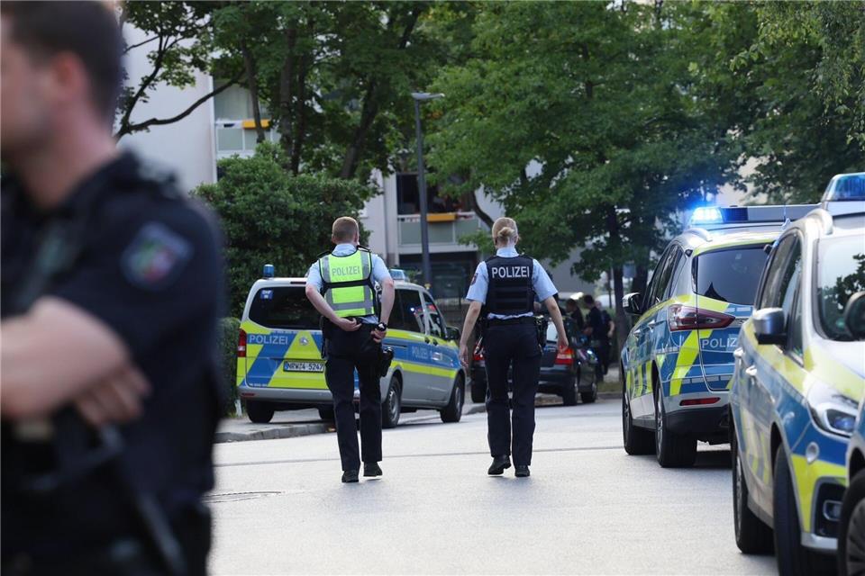 Bei einer Massenschlägerei mit bis zu 100 beteiligten Menschen in Heiligenhaus in Nordrhein-Westfalen sind sieben Menschen verletzt worden.Tim Olbermann/dpa