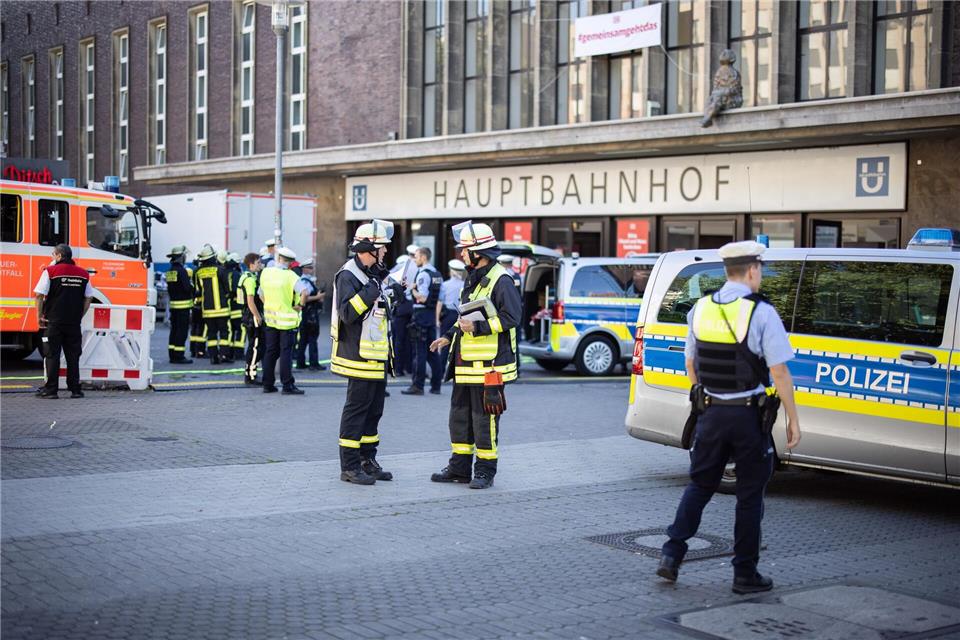 Bei einer Messerattacke im Trinkermilieu gab es zwei Verletzte. (Symbolbild)Marcel Kusch/dpa