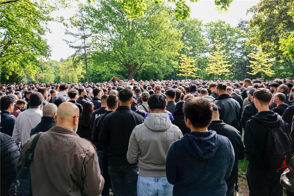 Bei einer Obduktion seien keine Zeichen äußerer Gewalteinwirkung festgestellt worden.Thomas Banneyer/dpa