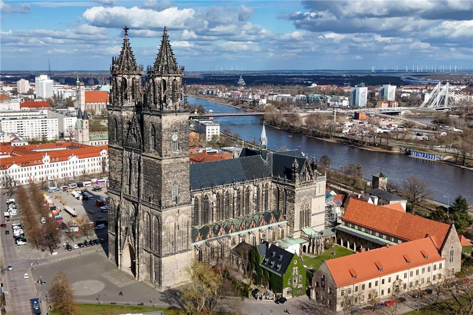 Bei einer Palmprozessionen innerhalb des Abendmahlgottesdiensts im Magdeburger Dom wird dem Einzug Jesu in Jerusalem gedacht. (Symbolbild)Peter Gercke/dpa