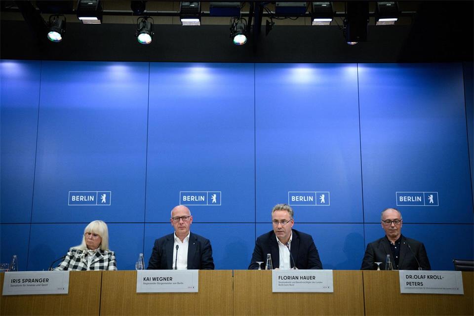 Bei einer Pressekonferenz wurde über die Folgen eines Hackerangriffs informiert. Bernd von Jutrczenka/dpa
