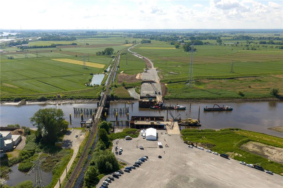Bei einer Schiffskollision 2024 wurde die Bestandsbrücke irreparabel beschädigt.Sina Schuldt/dpa