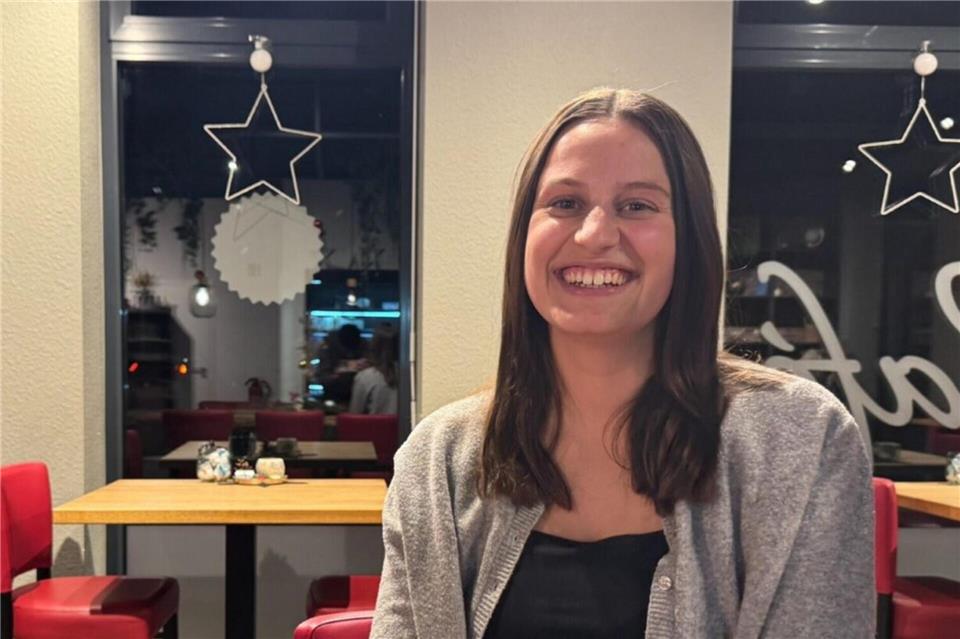 Bei einer Tasse Kakao in Südlohn: Lara Uepping spricht über ihren Weg zur besten Auszubildenden in NRW.