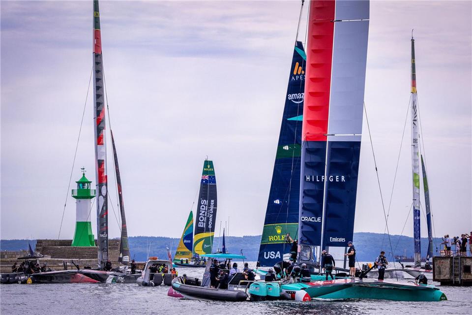 Bei einer Trainingsfahrt vor Sassnitz ist der Mast auf dem brasilianischen Katamaran gebrochen. Jens Büttner/dpa
