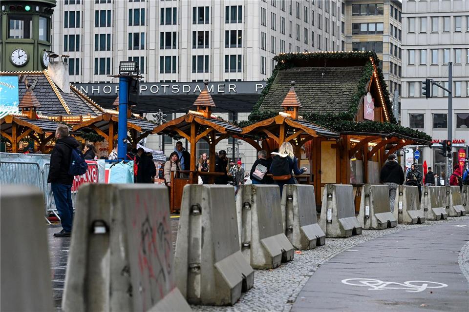 Bei einer Umfrage des Bundesverbands hat sich gezeigt, dass wachsende Anforderungen an Sicherheitsauflagen, steigende Kosten sowie Genehmigungsverfahren die Veranstalter belasten. (Symbolbild)Jens Kalaene/dpa