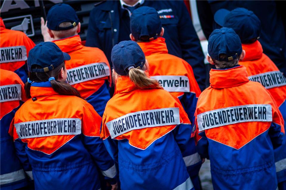 Bei einer Versammlung in Westerrönfeld (Kreis Rendsburg-Eckernförde) soll unter anderen ein stellvertretender Landesjugendfeuerwehrwart gewählt werden.(Archivbild)Jens Büttner/dpa