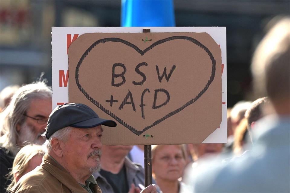 Bei einer Wahlkampfveranstaltung des BSW gab es Unterstützung für eine Zusammenarbeit mit der AfD. (Archivbild)Stefan Sauer/dpa
