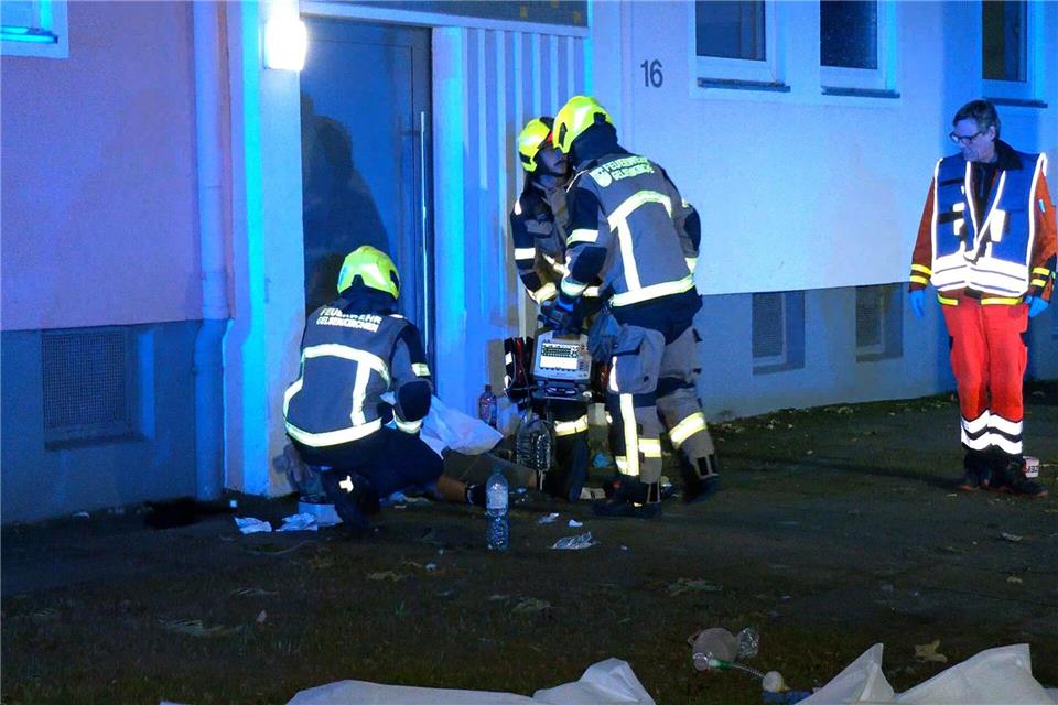 Bei einer heftigen Auseinandersetzung mit bis zu 30 Personen sind in Gelsenkirchen mindestens fünf Menschen schwer verletzt worden – vier von ihnen lebensgefährlich.Justin Brosch/dpa