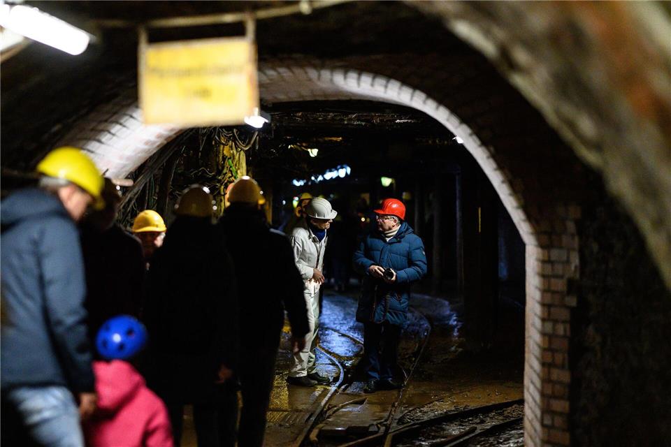 Bei eiskalten Temperaturen und viel Schnee fühlt es sich im Bergwerk Rammelsberg fast schon warm an. (Archivbild) Swen Pförtner/dpa