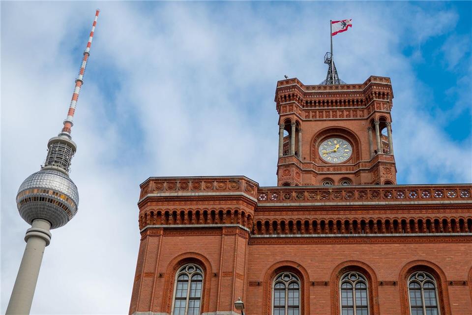 Bei ihrer Regionalkonferenz beraten sich die Regierungschefs der ostdeutschen Länder im Roten Rathaus in Berlin. (Archivbild)Monika Skolimowska/dpa-Zentralbild/dpa