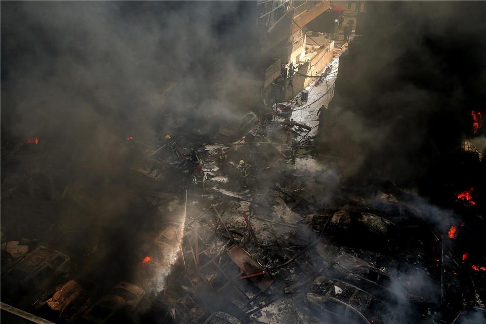 Bei israelischen Luftangriffen im Libanon sind nach libanesischen Angaben mehr als 100 Menschen getötet worden. Marwan Naamani/dpa