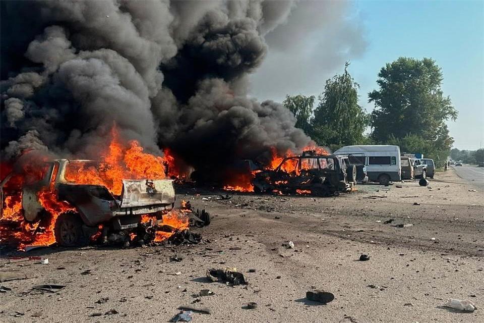 Bei russischen Angriffen auf die grenznahe Region Charkiw gibt es immer wieder viele zivile Opfer. Uncredited/Ukrainian Emergency Service via AP/dpa