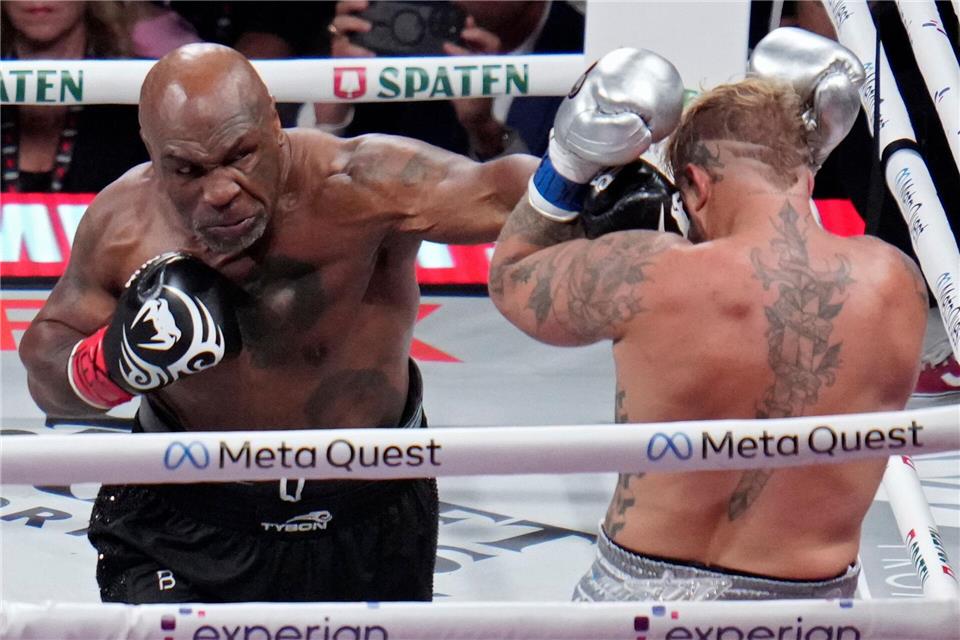 Bei seinem letzten Kampf hatte Tyson einen guten Start und schleppte sich dann nur noch durch den Ring. (Archiv-Foto)Julio Cortez/AP/dpa