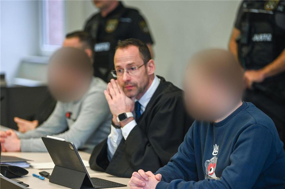 Beide Angeklagte haben vor Gericht eine Erklärung abgegeben. (Archivbild)Heiko Rebsch/dpa