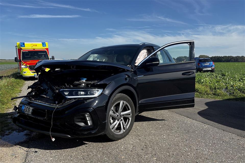 Beide Autos waren nach dem Unfall nicht mehr fahrtüchtig.
