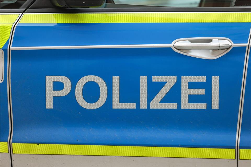 Beide Fahrzeuginsassen wurden eingeklemmt und starben noch an der Unfallstelle. (Symbolbild)Jan Woitas/dpa