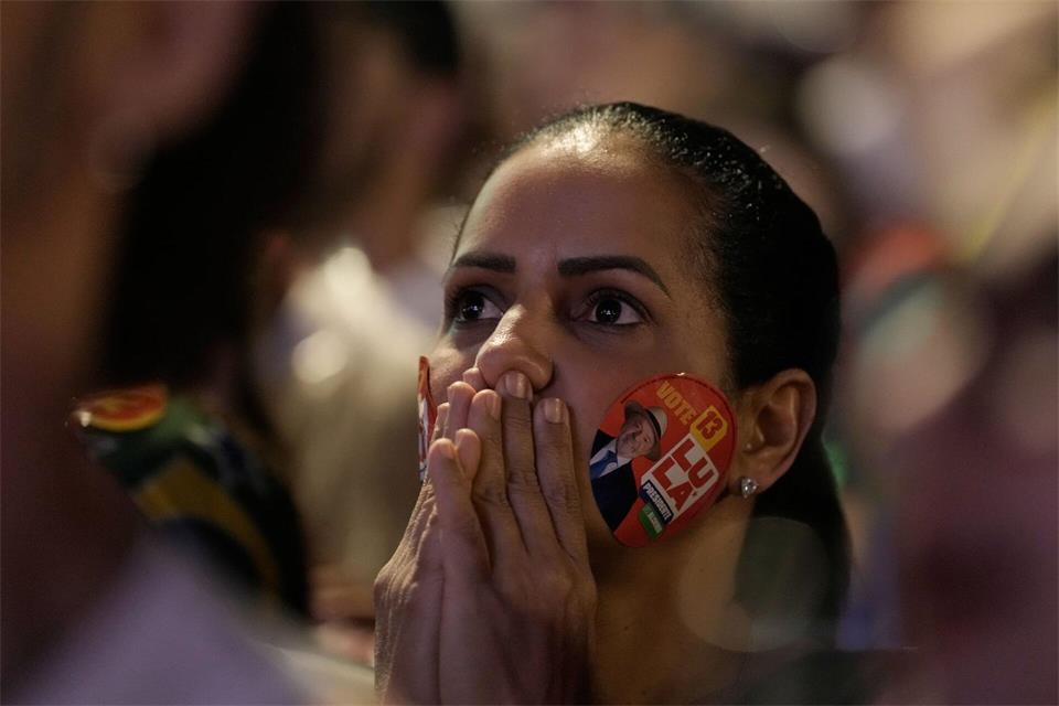 Beide Kandidaten lagen bei der Auszählung der Stimmen lange Zeit fast gleichauf.Natacha Pisarenko/AP/dpa