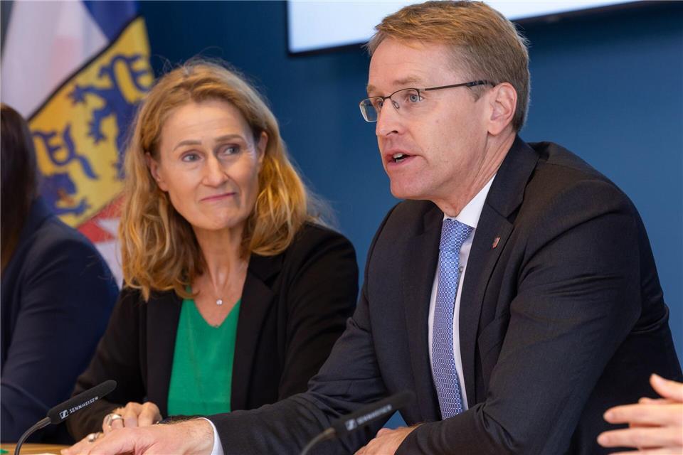 Schwarz-Grün plant größtes Investitionspaket des Landes Beide stellen in Kiel ihre Pläne vor.Ulrich Perrey/dpa