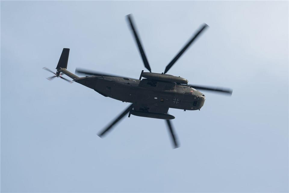 Soldat verunglückt beim Abseilen aus Hubschrauber Beim Abseilen vom Hubschrauber verlor der Soldat den Halt. (Symbolbild)Robert Michael/dpa