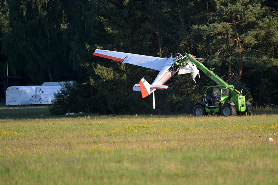 Beim Absturz eines Kleinflugzeugs in Brandenburg sind zwei Männer gestorben.Michael Bahlo/dpa