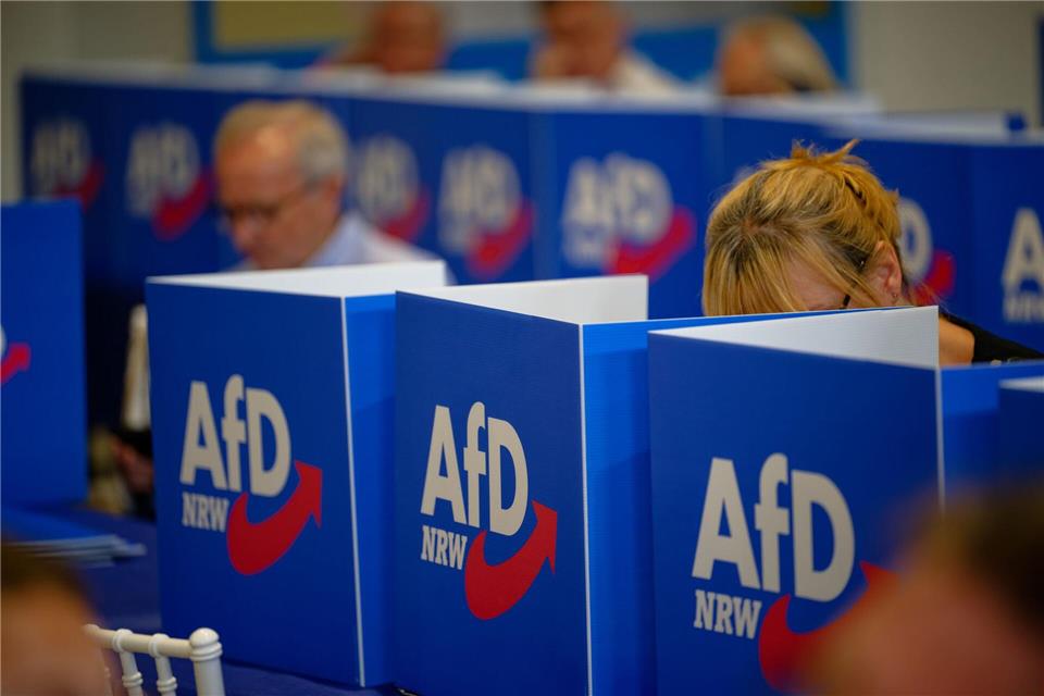 Beim AfD-Wahlparteitag in Marl ist der Machtkampf zwischen zwei innerparteilichen Lagern eskaliert.Henning Kaiser/dpa