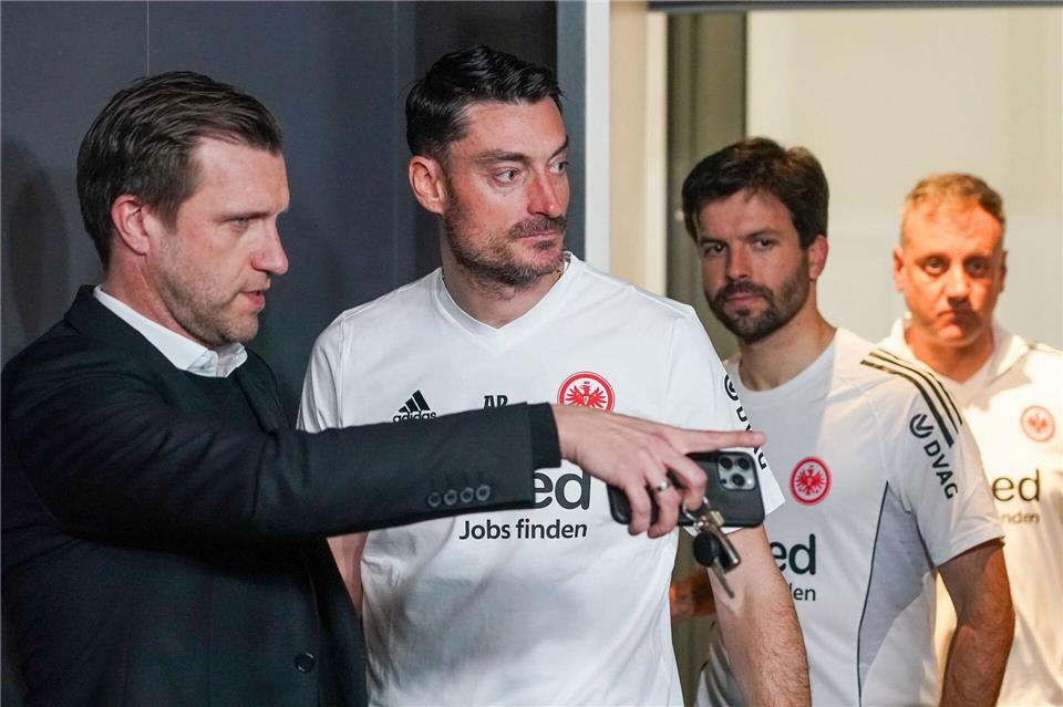 Beim Amtsantritt von Albert Riera war zwischen ihm und Sportvorstand Markus Krösche (l) noch alles gut. (Archivbild)Marc Schüler/dpa