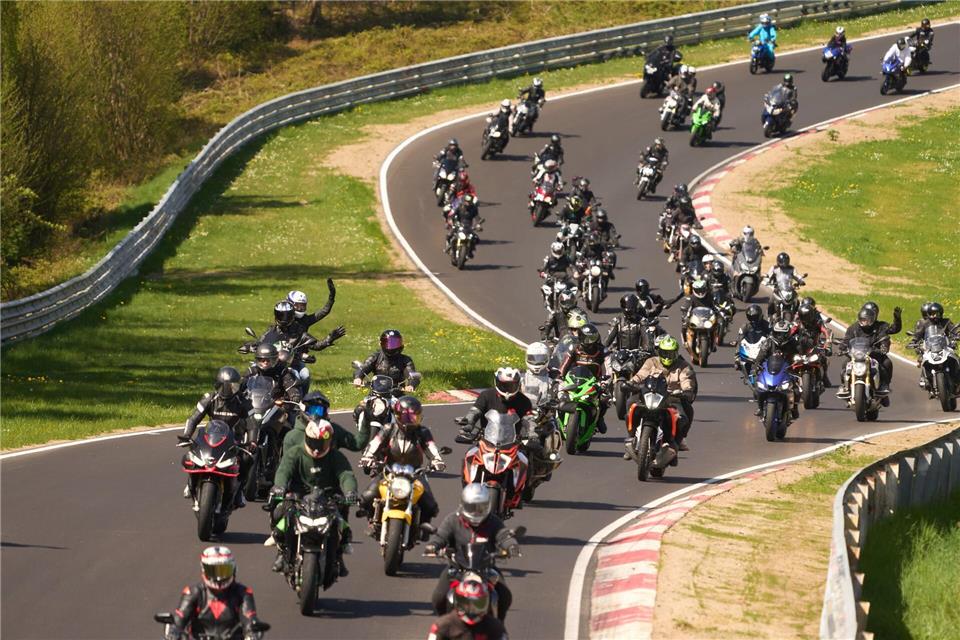 Beim „Anlassen“ am 26. April 2026 will sich der Nürburgring „in ein röhrendes Herz der Motorradszene verwandeln“. (Archivbild)Thomas Frey/dpa