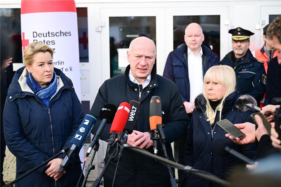 Beim Besuch einer Notunterkunft hatte Kai Wegner behauptet, am Vortag vormittags telefoniert zu haben. (Archivbild)Sebastian Christoph Gollnow/dpa