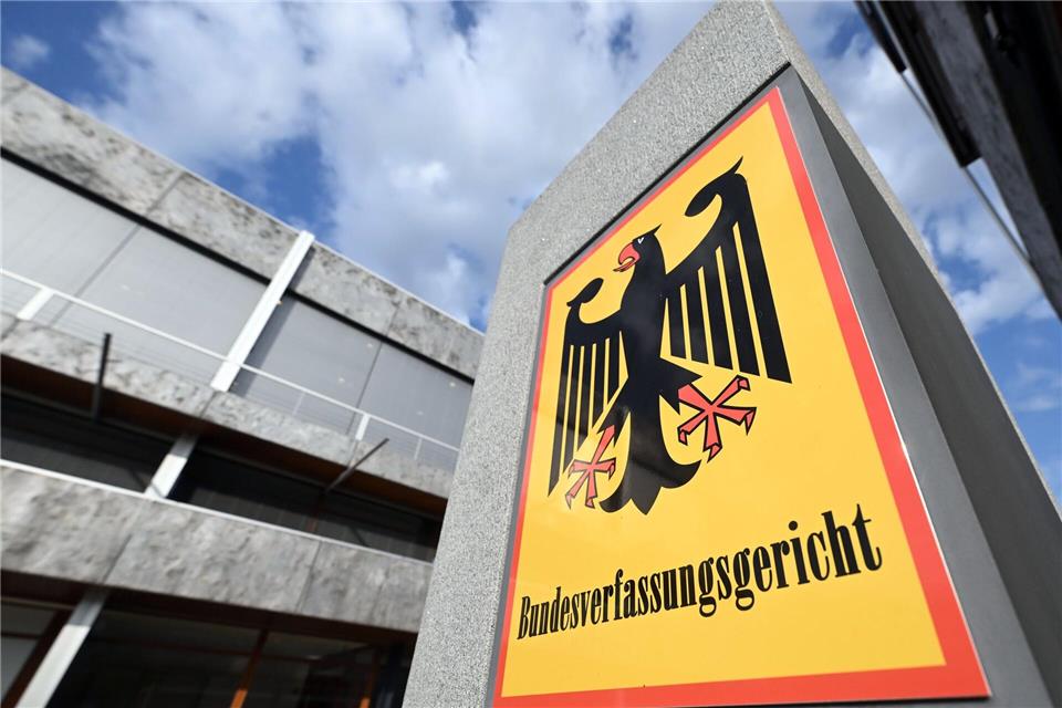 Beim Bundesverfassungsgericht sind mehrere Verfahren zur Beamtenbesoldung anhängig. (Archivbild)Uli Deck/dpa
