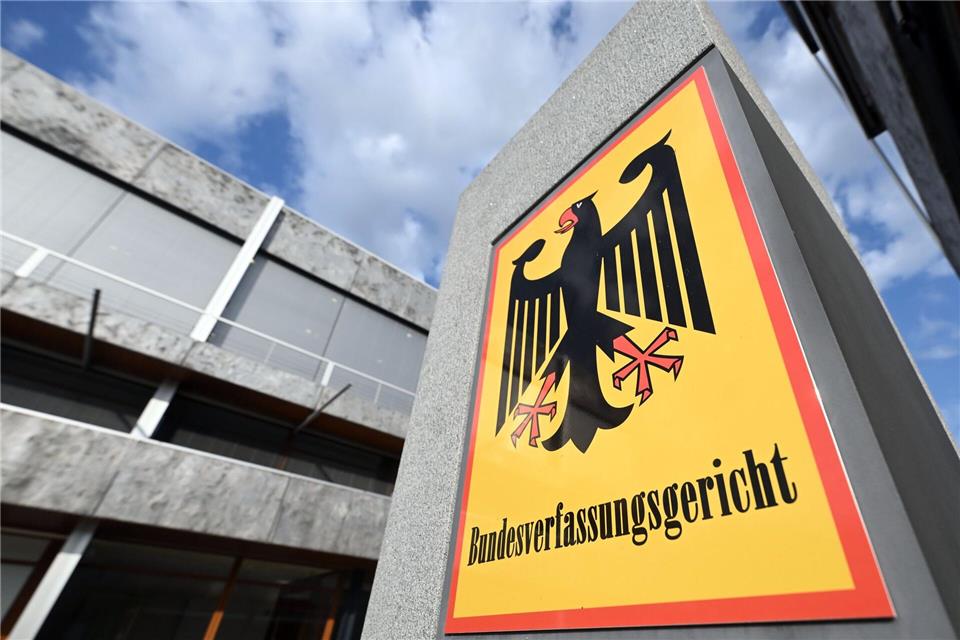 Beim Bundesverfassungsgericht sind mehrere Verfahren zur Beamtenbesoldung anhängig. (Archivbild)Uli Deck/dpa
