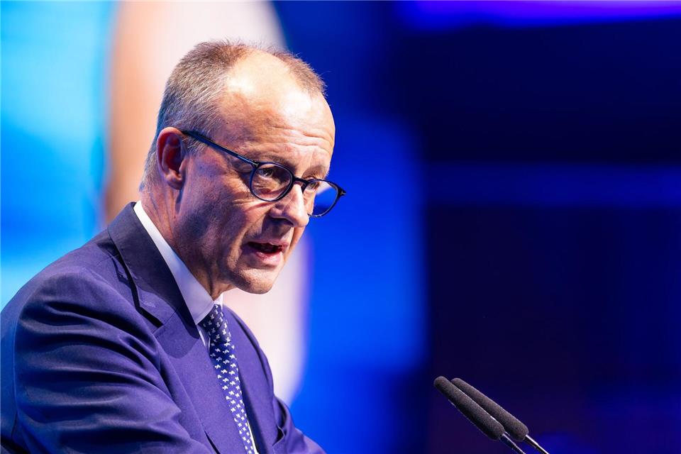Beim Deutschlandtag der Jungen Union blies Kanzler Friedrich Merz (CDU) der Wind ins Gesicht. (Archivfoto)Philipp von Ditfurth/dpa