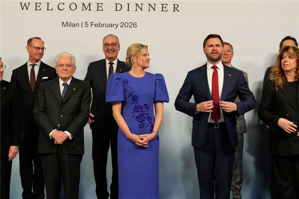 Beim Dinner für Staatsoberhäupter trifft IOC-Präsidentin Kirsty Coventry auch auf US-Vizepräsident JD Vance.Luca Bruno/Pool AP/AP/dpa