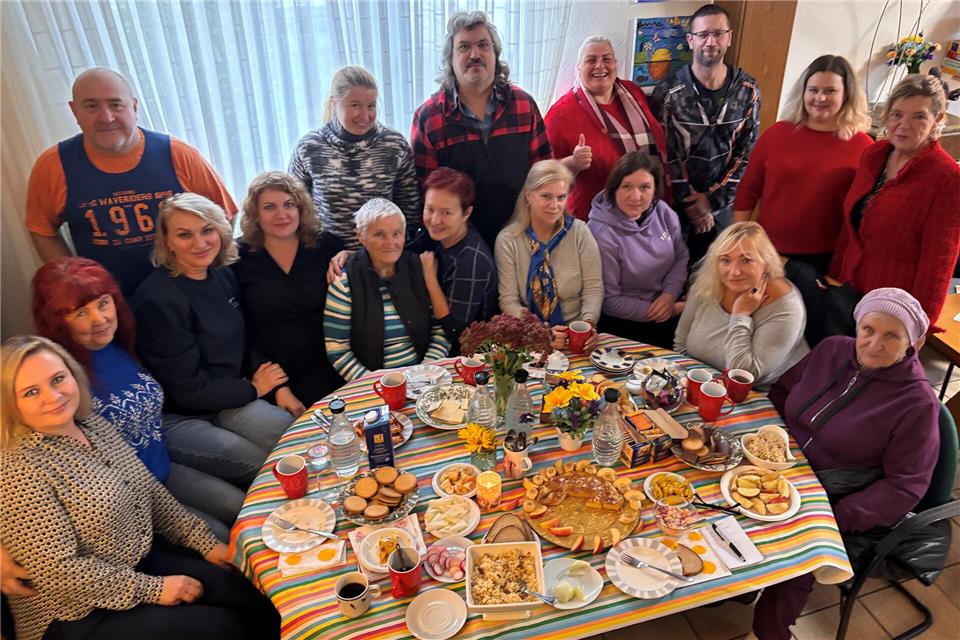 Ukrainische Geflüchtete können beim Donnerstagstreff in Borken Durchatmen Beim Donnerstagstreff kommen immer Speisen aus der Heimat auf den Tisch.