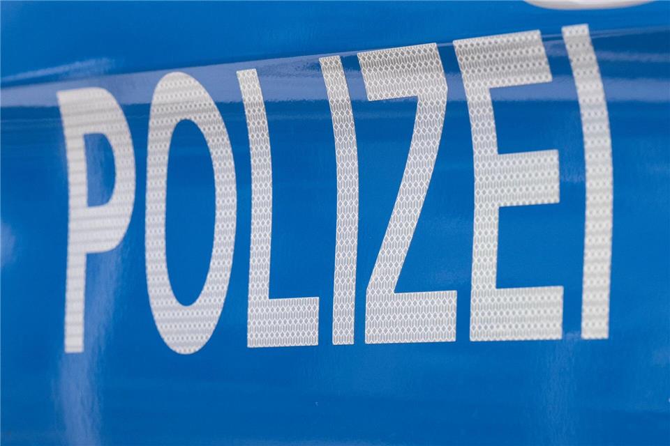 Beim Eintreffen der Einsatzkräfte stand der Supermarkt bereits in Vollbrand. (Symbolbild)Boris Roessler/dpa