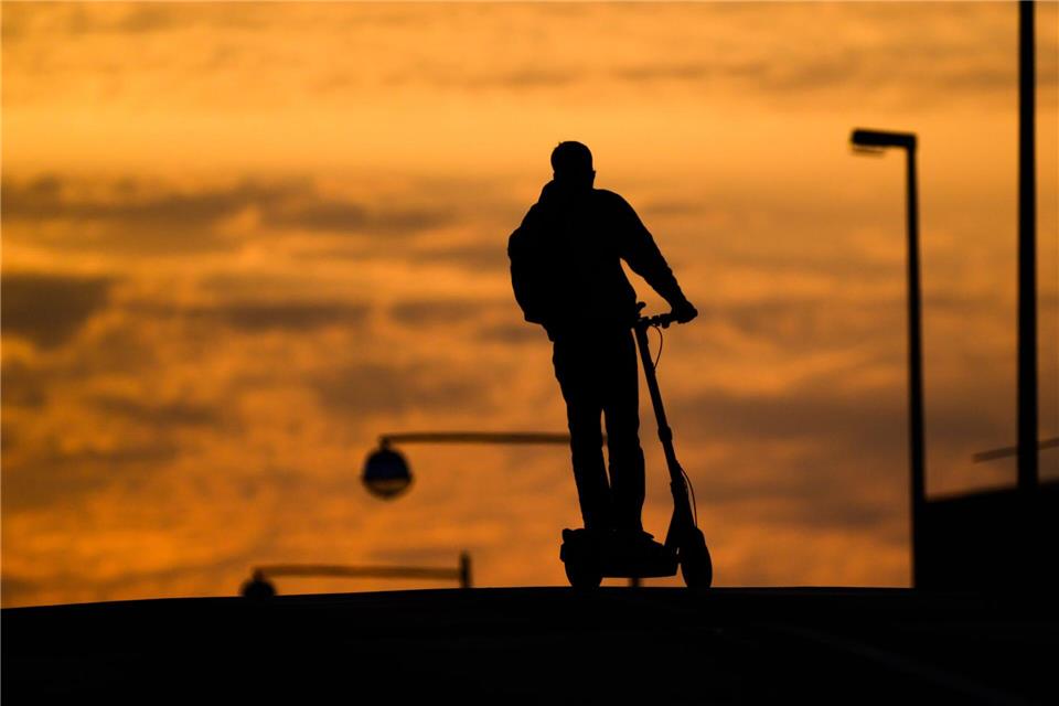 Beim Fahren mit dem E-Scooter gelten die gleichen Promillegrenzen wie beim Autofahren.picture alliance/dpa