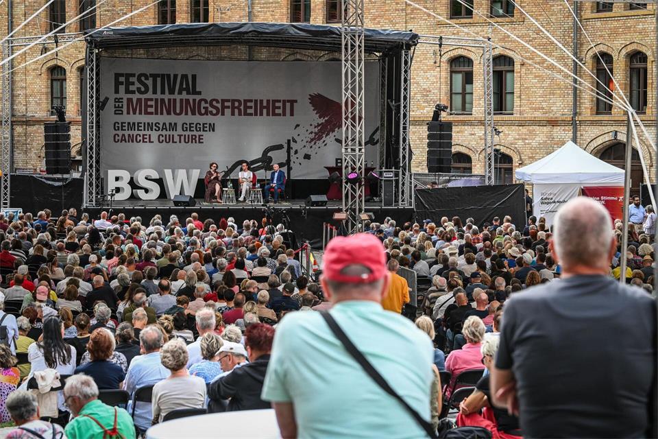 Beim „Festival der Meinungsfreiheit. Gemeinsam gegen Cancel Culture“ brachte das BSW unterschiedliche Perspektiven zusammen.Heiko Rebsch/dpa