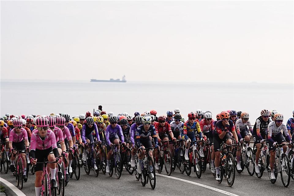 Beim Frauen-Rennen von Mailand-Sanremo hat es einen Horror-Sturz gegeben. Marco Alpozzi/LaPresse via ZUMA Press/dpa