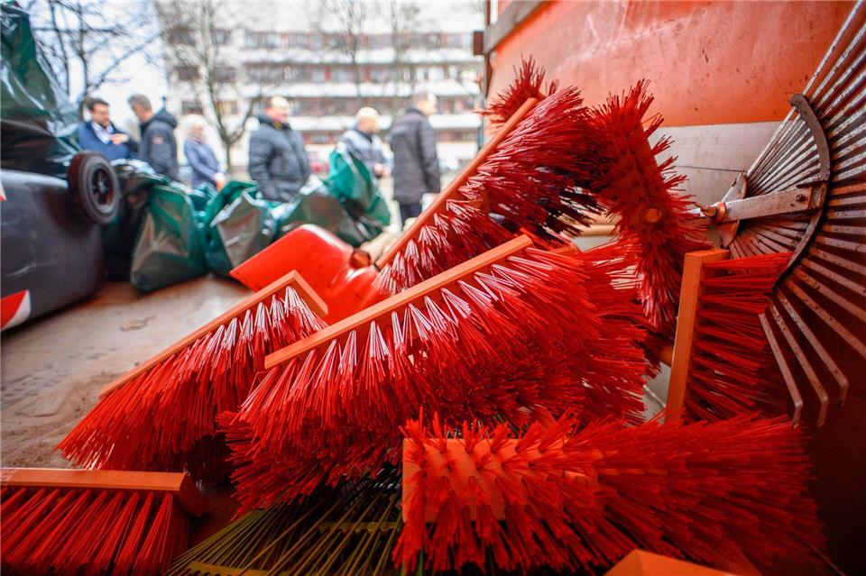 Beim Frühjahrsputz kommen oft große Mengen achtlos weggeworfenen Mülls zusammen. (Symbolbild) Klaus-Dietmar Gabbert/dpa/ZB