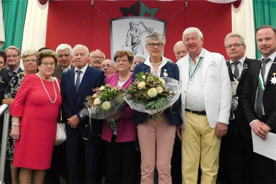Beim Frühschoppen wurden die Jubiläums-Majestäten geehrt.
