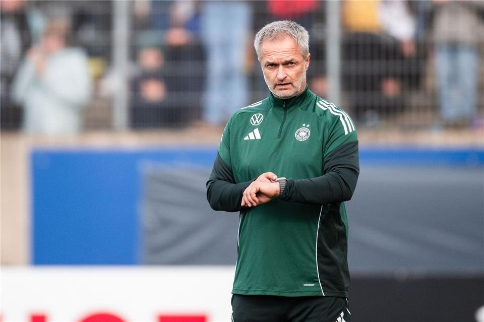 Wück: 100-Millionen-Investition ist „unbedingt nötig“ Beim Halbfinal-Rückspiel in Frankfurt gefordert: Fußball-Bundestrainer Christian Wück.Marius Becker/dpa
