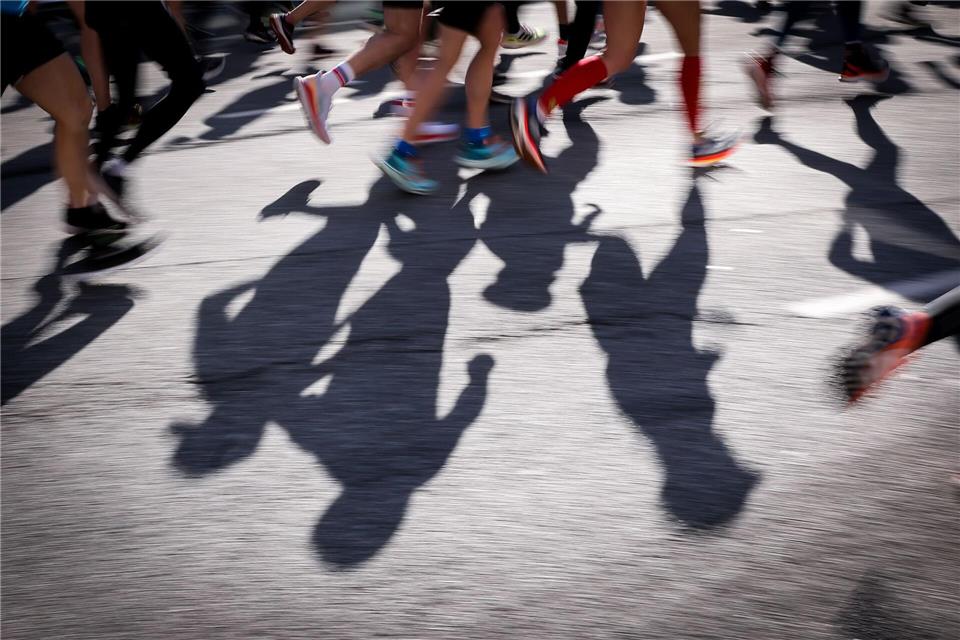 Beim Halbmarathon im niederländischen Leiden ist eine 15-Jährige zusammengebrochen und gestorben. (Symbolbild)Christian Charisius/dpa