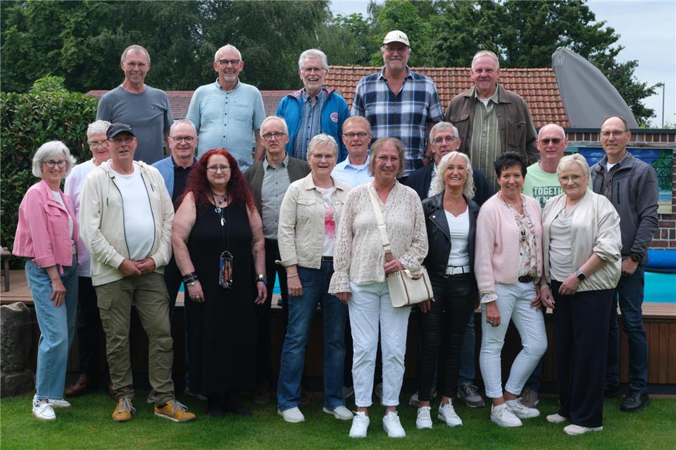 Beim Klassentreffen der ehemaligen Duesberg-Hauptschüler wurde ausgelassen gefeiert.