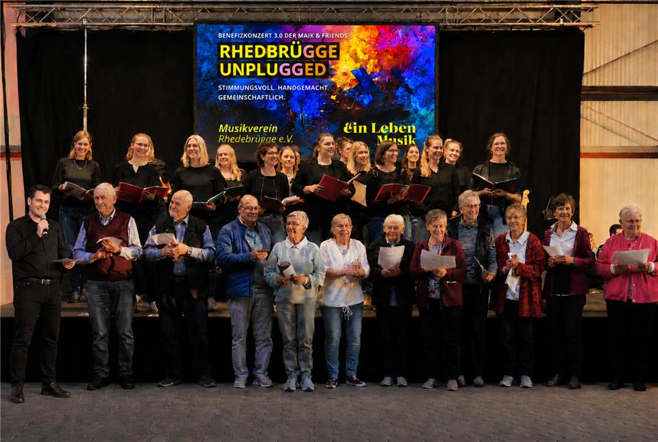 Beim Konzert Rhedebrügge unplugged haben die Veranstalter 5000 Euro an Spenden für die Kinderkrebshilfe gesammelt.